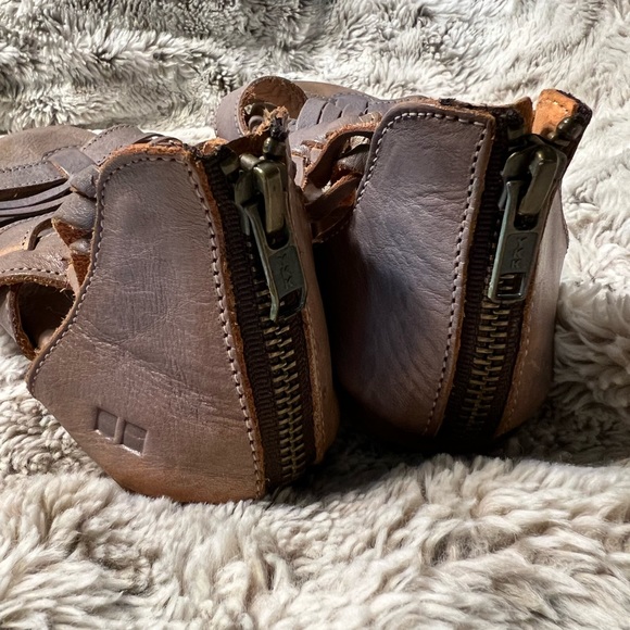 Leather Bed|Stu Sandals. - Picture 2 of 3